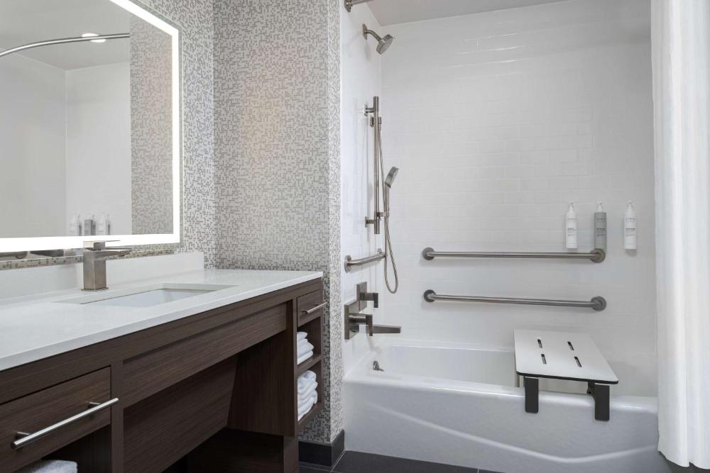 King Studio Suite with Accessible Tub - Mobility Access interior